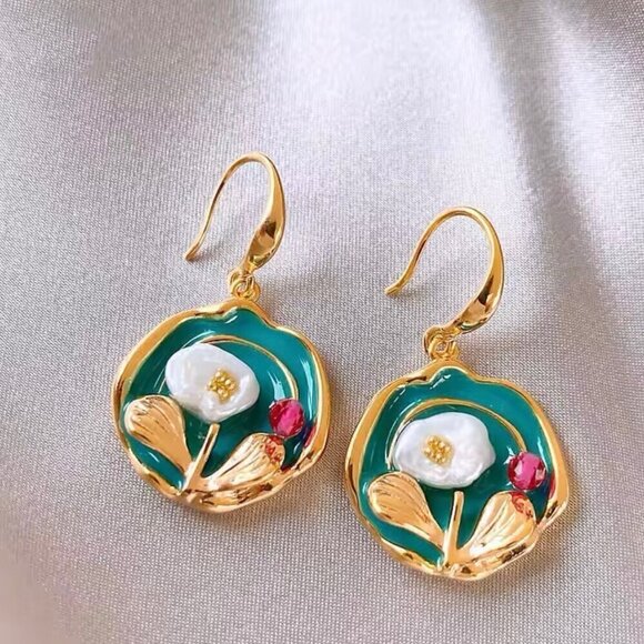 NEW Round Drop Hook Earrings Flower Green Enamel 18K Plated - Picture 1 of 6